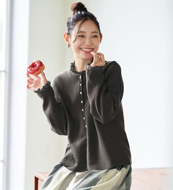 BELLUNA（ベルーナ）の「＜＆ｃｏｃｏｃｈｉ＞袖＆衿レース使いあったか重ね着用プルオーバー（カットソー）」｜詳細画像