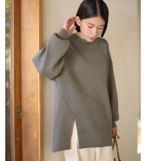 Viola e Viola（ヴィオラ エ ヴィオラ）の「【毛玉になりにくい・静電気防止】サイドスリットハイネックニット（ニット・セーター）」｜グレー