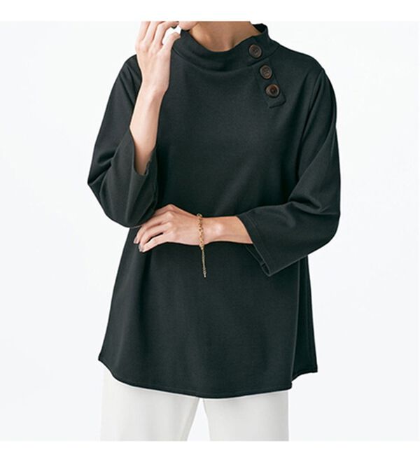 BELLUNA（ベルーナ）の「色あせにくい黒！ボタン使いハイネックプルオーバー（カットソー）」｜詳細画像