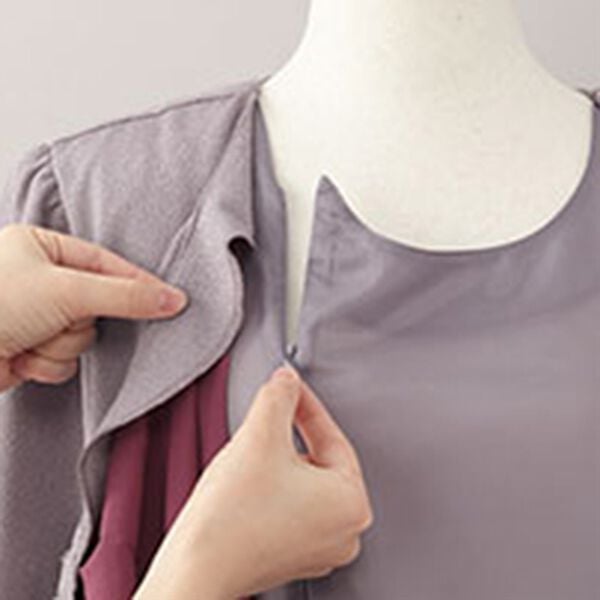 BELLUNA（ベルーナ）の「ちりめん３段重ねデザインチュニック（コサージュ付）（チュニック）」｜詳細画像