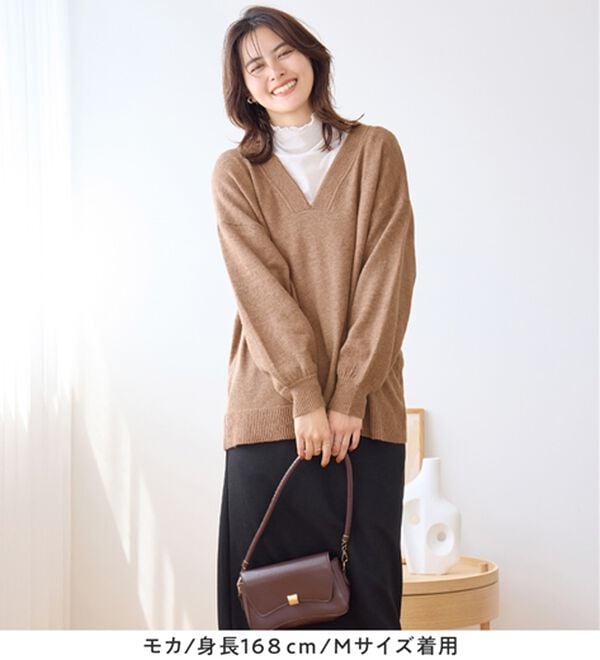 Viola e Viola（ヴィオラ エ ヴィオラ）の「【洗えるもちもち】首回りすっきり見せＶネックニット（ニット・セーター）」｜詳細画像