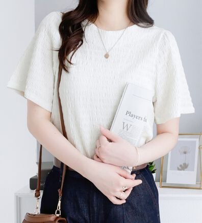 alotta（アロッタ）の「ぽこぽこ映え！フレア袖トップス（カットソー）」