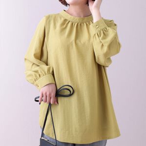 BELLUNA（ベルーナ）の「ビンテージ素材肩タックデザインブラウス（ブラウス）」｜イエロー