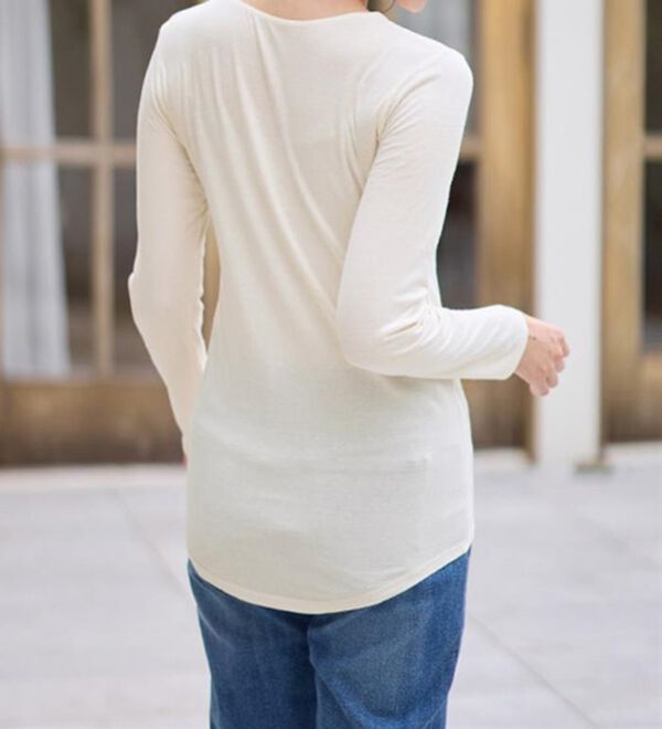 LAVIENNE（ラヴィエンヌ）の「【うす・軽・温】綿１００％吸湿発熱あったかクルーネックインナー（肌着・インナーウェア）」｜詳細画像