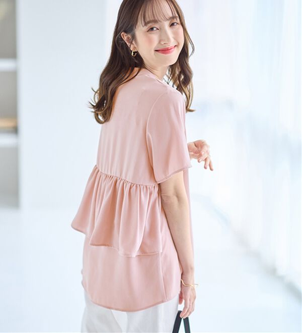 alotta（アロッタ）の「【イージーケア】バックフリルデザインブラウス（ブラウス）」｜ピンク