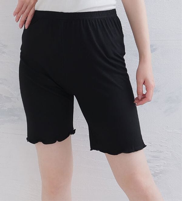 A HAPPY MARILYN（アハッピーマリリン）の「【３Ｌ～８Ｌ】＜選べる丈＞なめらかシルクタッチぺチパンツ（肌着・インナーウェア）」｜ブラック