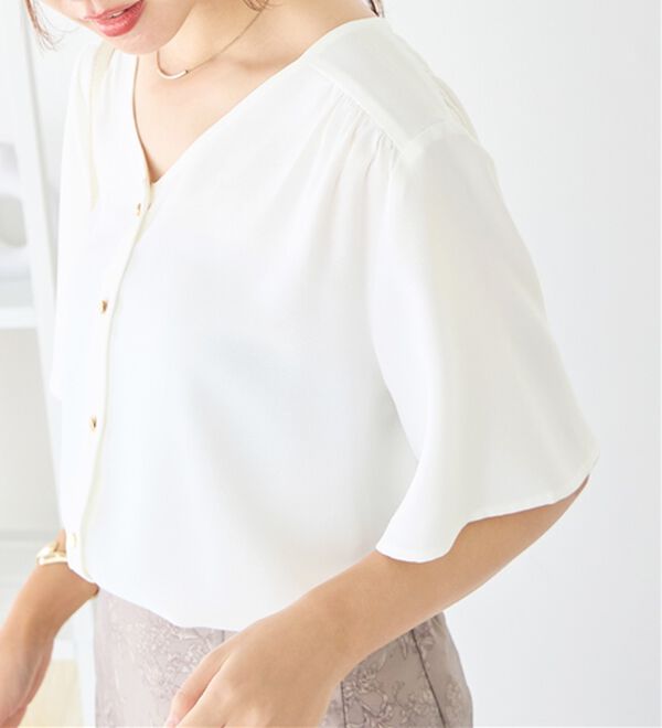 alotta（アロッタ）の「【接触冷感】ひんやり前後２ＷＡＹフレアー袖ブラウス（ブラウス）」｜詳細画像