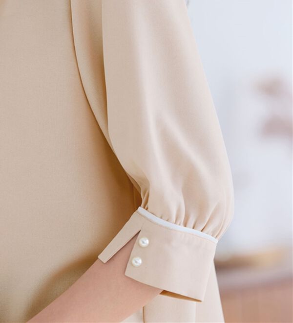 alotta（アロッタ）の「袖口パール6分袖ブラウス（ブラウス）」｜詳細画像