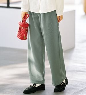 BELLUNA（ベルーナ）の「なめらか裏ベロアコーデュロイワイドパンツ（ワイドパンツ・ガウチョ）」｜セージ