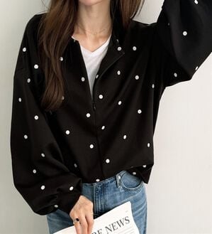 GeeRA（ジーラ）の「ドット刺繍ハーフジップダンボールトップス（カットソー）」｜ブラック