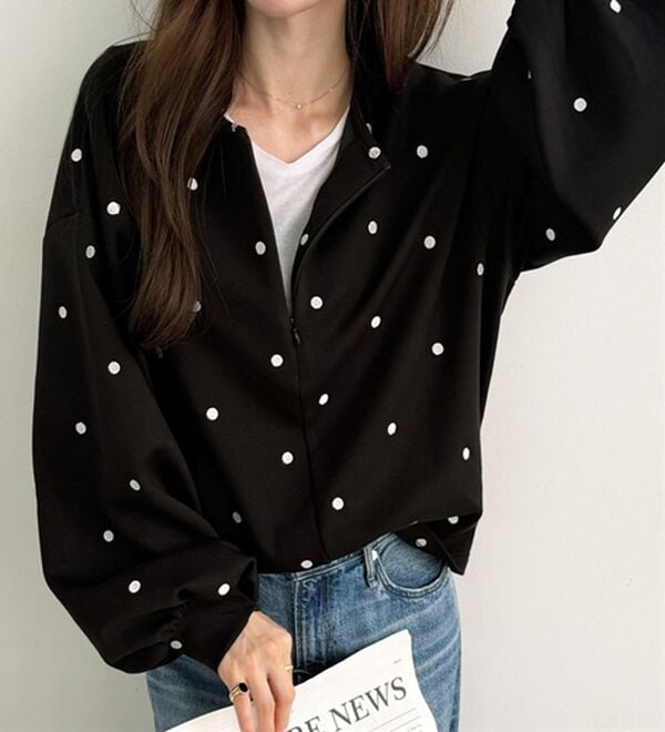 GeeRA（ジーラ）の「ドット刺繍ハーフジップダンボールトップス（カットソー）」｜ブラック