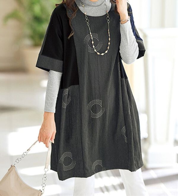 BELLUNA（ベルーナ）の「プリント切替ドルマンデザインチュニック（チュニック）」｜黒系