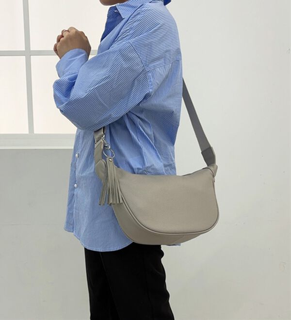 BELLUNA（ベルーナ）の「牛革舟形ショルダー（ショルダーバッグ）」｜詳細画像