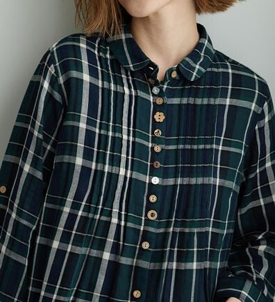 BELLUNA（ベルーナ）の「【綿100％素材】ダブルガーゼ素材丸衿多ボタンブラウス（ブラウス）」