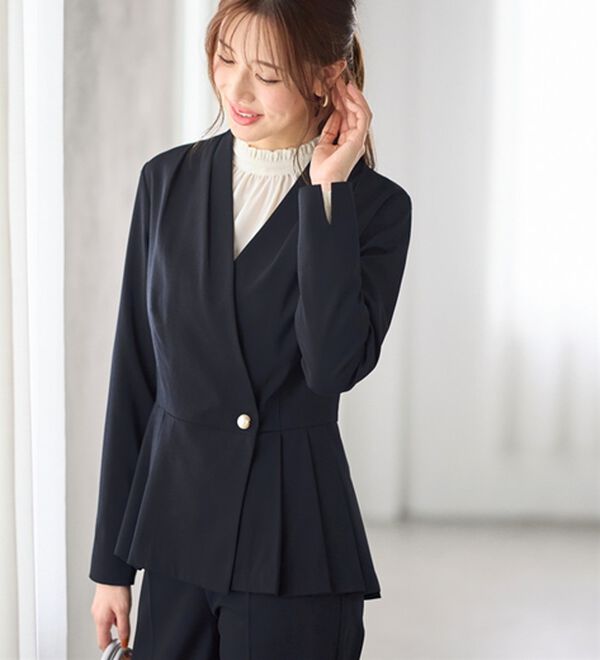 GeeRA（ジーラ）の「【２点セット】パールボタンペプラムプリーツブラウスセットアップ（その他スーツ）」｜詳細画像