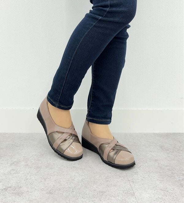 BELLUNA（ベルーナ）の「５Ｅクロスデザイン配色パンプス（パンプス）」｜詳細画像