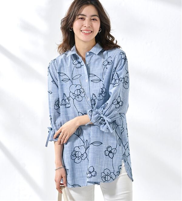BELLUNA（ベルーナ）の「花柄刺しゅう袖リボンシャツチュニック（チュニック）」｜詳細画像
