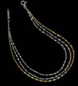 BELLUNA（ベルーナ）の「１８金プラチナ３連ペタルチェーンブレスレット（ブレスレット・バングル）」｜詳細画像