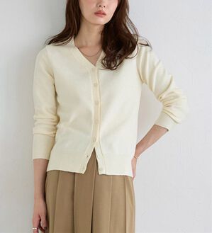 Pierrot（ピエロ）の「ふんわり質感プレミアムカシミヤタッチカーディガン（ニットカーディガン）」｜アイボリー