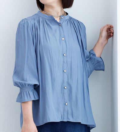 BELLUNA（ベルーナ）の「シャーリング使いビンテージサテンブラウス（ブラウス）」