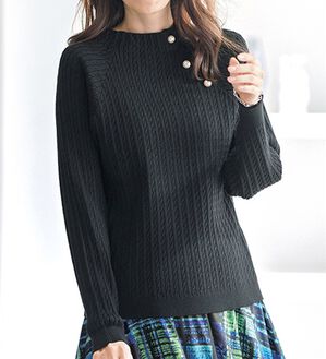 BELLUNA（ベルーナ）の「１枚必持パールボタンケーブルセーター（ニット・セーター）」｜黒
