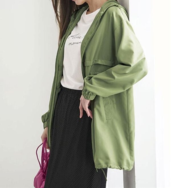 BELLUNA（ベルーナ）の「はっ水加工軽量パーカー（ポーチ付）（パーカー）」｜詳細画像