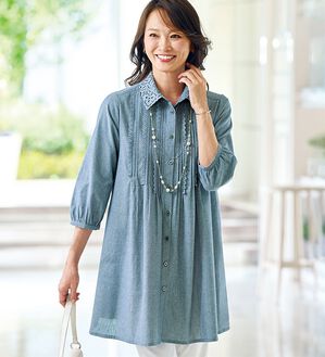 BELLUNA（ベルーナ）の「デニム調ダンガリー素材ケミカルレース使いオーバーブラウス（チュニック）」｜詳細画像