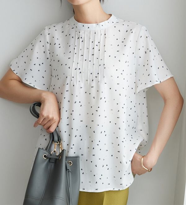 BELLUNA（ベルーナ）の「小紋柄タック使い袖フレアーブラウス（ブラウス）」｜詳細画像