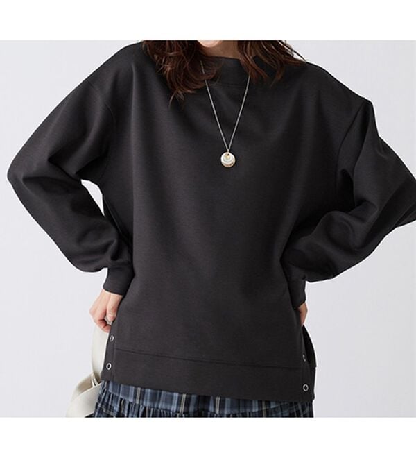BELLUNA（ベルーナ）の「裾ボタン使いスタンドネックプルオーバー（カットソー）」｜詳細画像