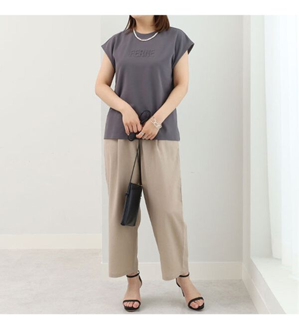 BELLUNA（ベルーナ）の「エンボス加工ロゴデザインプルオーバー（カットソー）」｜詳細画像