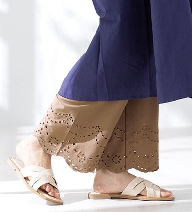 LAVIENNE（ラヴィエンヌ）の「カットワーク刺しゅうのらくちんパンツ（その他パンツ）」