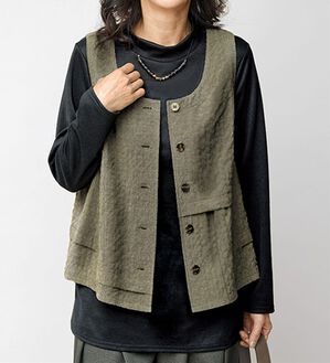 BELLUNA（ベルーナ）の「シャーリング素材切替ベストアンサンブル（ベスト）」｜詳細画像