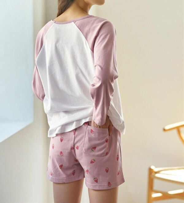 YU'NOW（ユナウ）の「ラグランスリーブＴシャツ＆ショートパンツセット（パジャマ・ルームウェア）」｜詳細画像