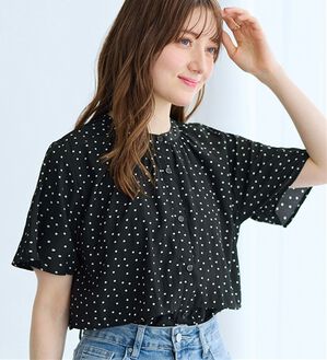 alotta（アロッタ）の「インコーデもすっきり決まる！前後２ＷＡＹケープ風ブラウス（ブラウス）」｜ブラックドット柄
