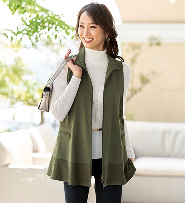 BELLUNA（ベルーナ）の「《持ち運びに便利！》ハイテンション素材リブ切替ベスト（ベスト）」｜カーキ