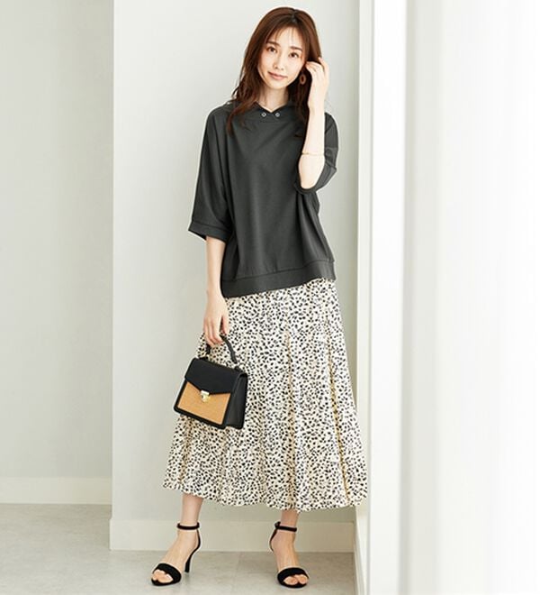 BELLUNA（ベルーナ）の「フード風衿デザインプルオーバー（カットソー）」｜詳細画像