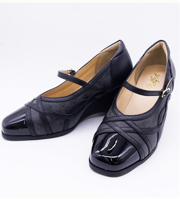 BELLUNA（ベルーナ）の「４Ｅエレガンス切替パンプス（パンプス）」｜詳細画像