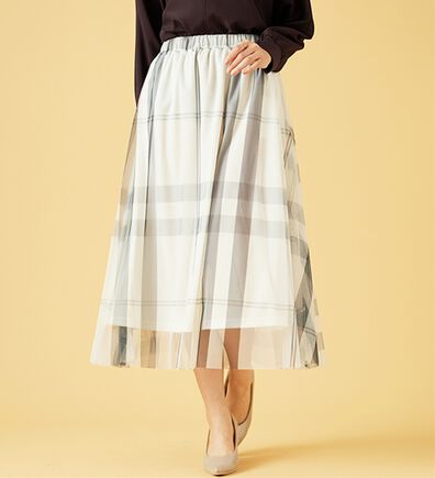 BELLUNA（ベルーナ）の「チュール素材上品プリントフレアースカート（ロングスカート）」