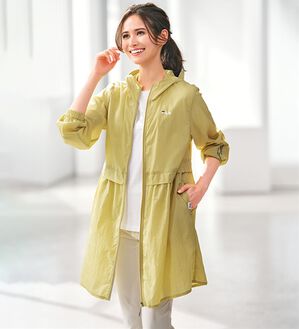 BELLUNA（ベルーナ）の「＜ＦＩＬＡ＞日差しガード付はっ水軽量ブルゾン（ブルゾン）」｜レモンイエロー