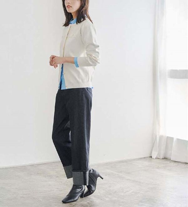 Pierrot（ピエロ）の「上品見えスポンジニットゴールドボタンカーディガン（ニットカーディガン）」｜詳細画像