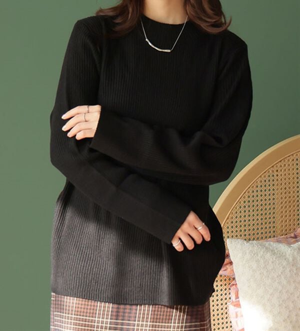 A HAPPY MARILYN（アハッピーマリリン）の「【ＬＬ～６Ｌ】＜新色追加＞Ｔシャツ感覚で着れるカメレオン級の着回しが叶うリブニット（ニット・セーター）」｜ブラック