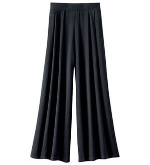 BELLUNA（ベルーナ）の「ひんやり冷感レーヨン素材カラーガウチョパンツ（ワイドパンツ・ガウチョ）」｜黒