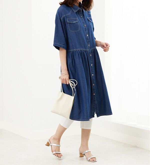 BELLUNA（ベルーナ）の「【Ｌａｇｒｉｌｕａ】ギャザー使いデニムシャツワンピース（シャツワンピース）」｜詳細画像