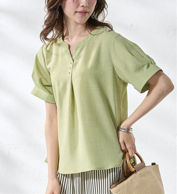 BELLUNA（ベルーナ）の「麻調合繊パール付タックデザインブラウス（ブラウス）」｜詳細画像