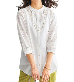 BELLUNA（ベルーナ）の「上品花柄刺しゅうブラウス（ブラウス）」｜オフ白