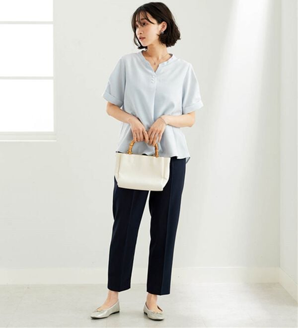BELLUNA（ベルーナ）の「麻調合繊パール付タックデザインブラウス（ブラウス）」｜詳細画像