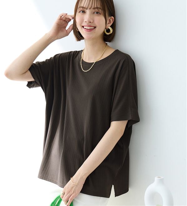 Viola e Viola（ヴィオラ エ ヴィオラ）の「ひんやり多機能ランダムテレコドルマントップス（カットソー）」｜ブラウン