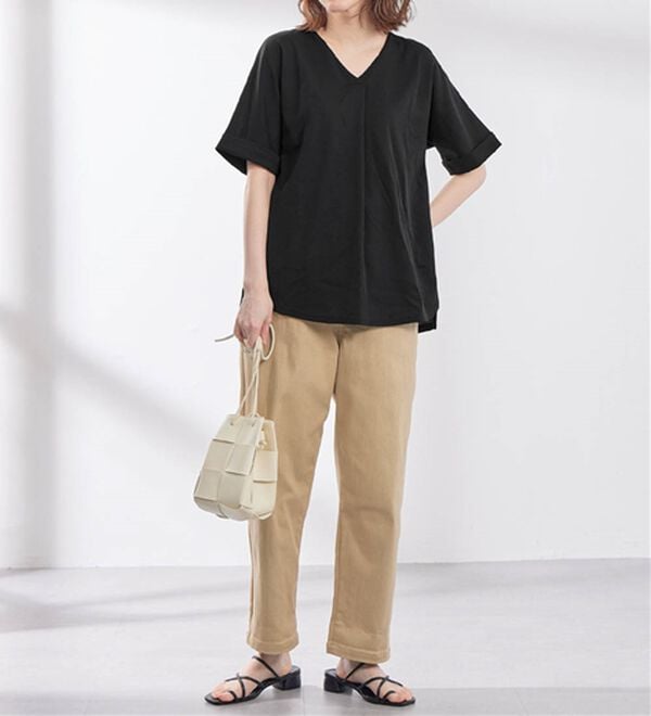 Viola e Viola（ヴィオラ エ ヴィオラ）の「【４つの機能付】ひんやり！すっきりＶネックＴシャツブラウス（カットソー）」｜詳細画像