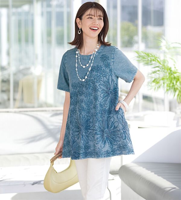 刺繍入り青い八分袖チュニック 大花刺しゅうブラウス - ベルーナ【公式】