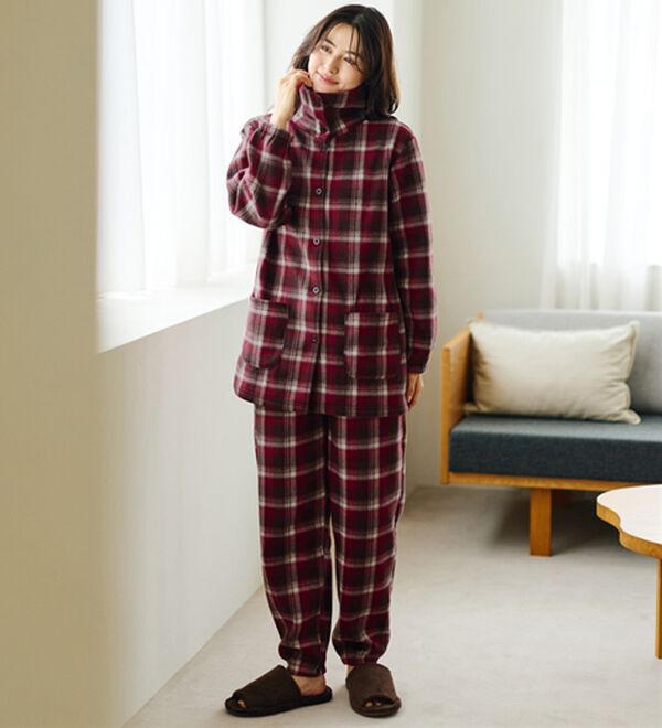 LAVIENNE（ラヴィエンヌ）の「【首元までぬくぬく】ソフトでかるぽかフリースハイネックパジャマ（パジャマ・ルームウェア）」｜詳細画像